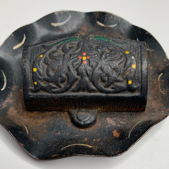 Vintage matchstick holder, black cast iron, wall mount FREE MATCHES - Picture 2 of 10